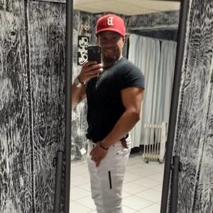 Meet your Posher, Elliott